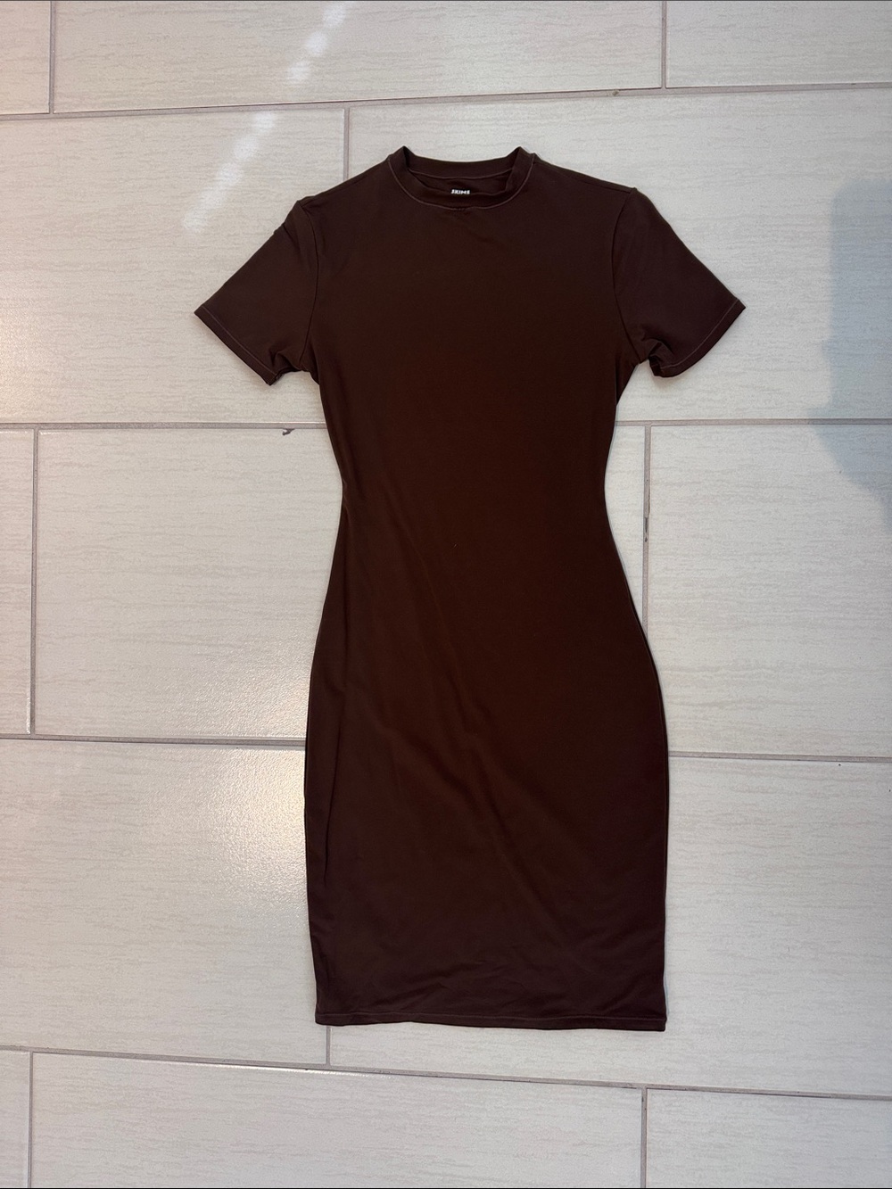 SKIMS Fits Everybody Short-Sleeve Bodycon Dress in Dark Brown